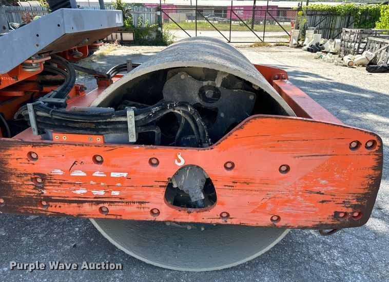 image for item EJ7256 2005 Hamm 3307 single drum vibratory roller