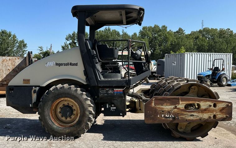 image for item EJ7257 2006 Ingersoll Rand  SD77D single drum vibratory roller