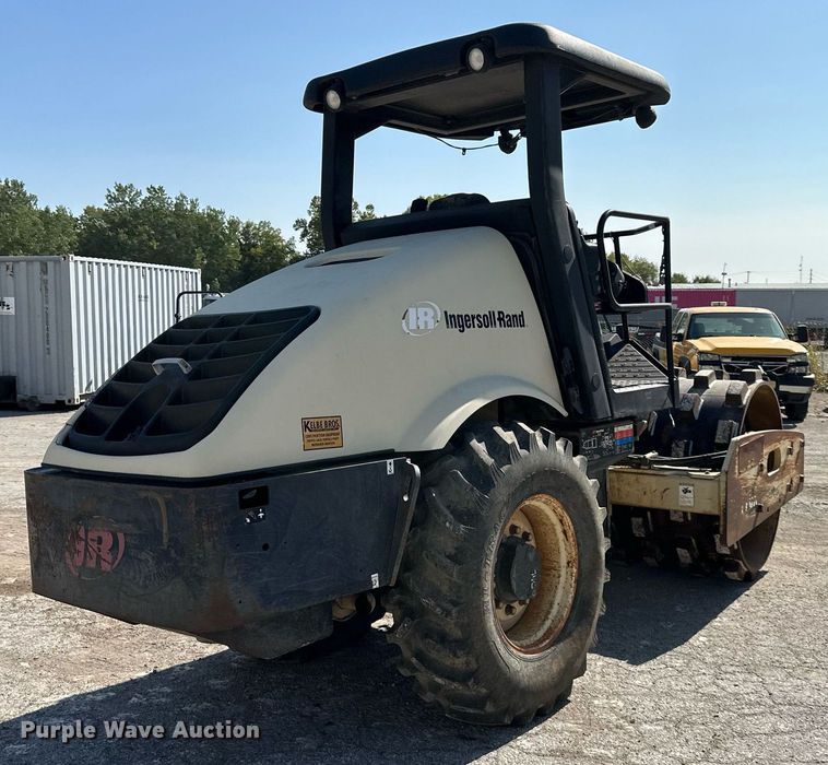 image for item EJ7257 2006 Ingersoll Rand  SD77D single drum vibratory roller