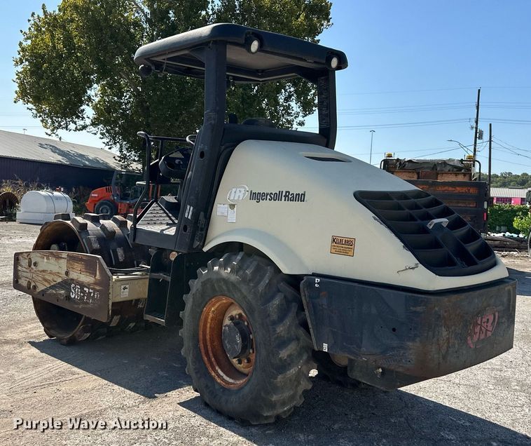 image for item EJ7257 2006 Ingersoll Rand  SD77D single drum vibratory roller