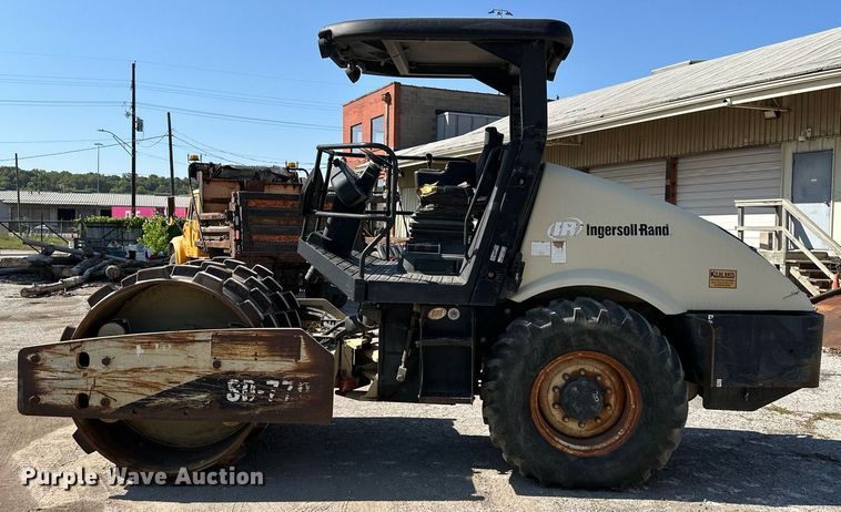 image for item EJ7257 2006 Ingersoll Rand  SD77D single drum vibratory roller