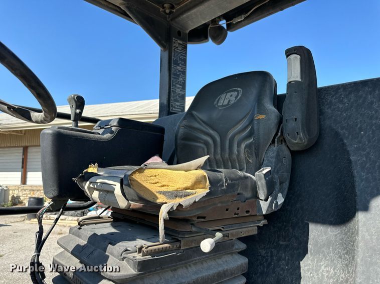 image for item EJ7257 2006 Ingersoll Rand  SD77D single drum vibratory roller