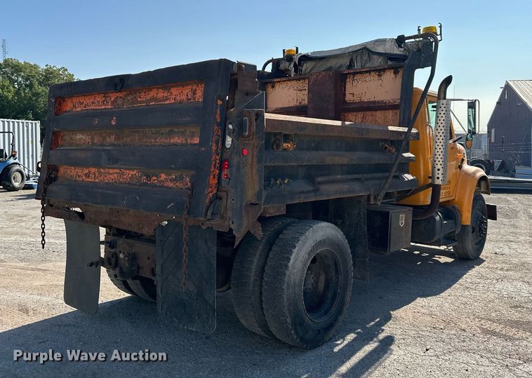 image for item EJ7262 2000 International  4900 dump truck
