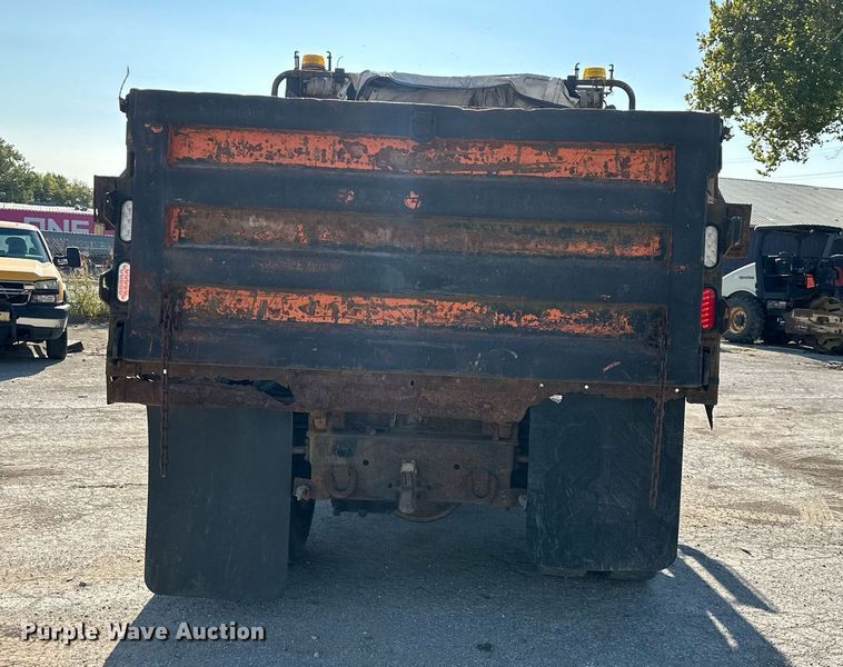 image for item EJ7262 2000 International  4900 dump truck