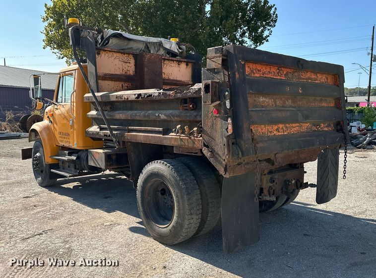 image for item EJ7262 2000 International  4900 dump truck