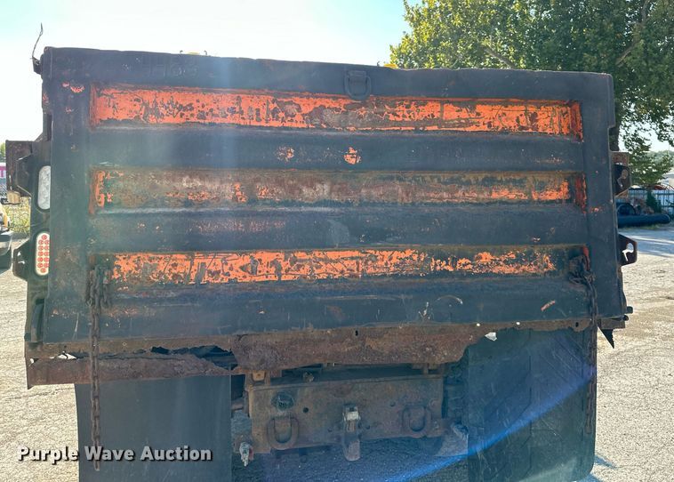 image for item EJ7262 2000 International  4900 dump truck