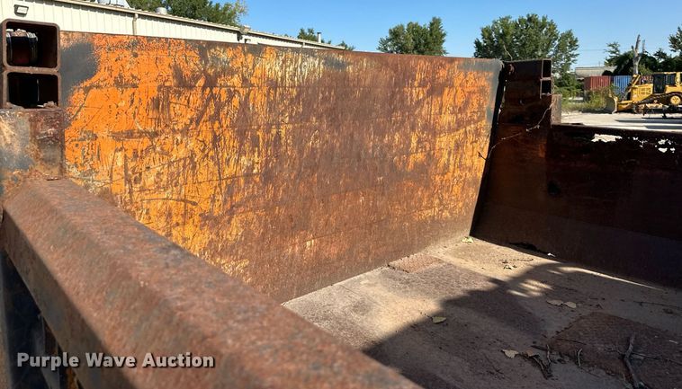 image for item EJ7262 2000 International  4900 dump truck