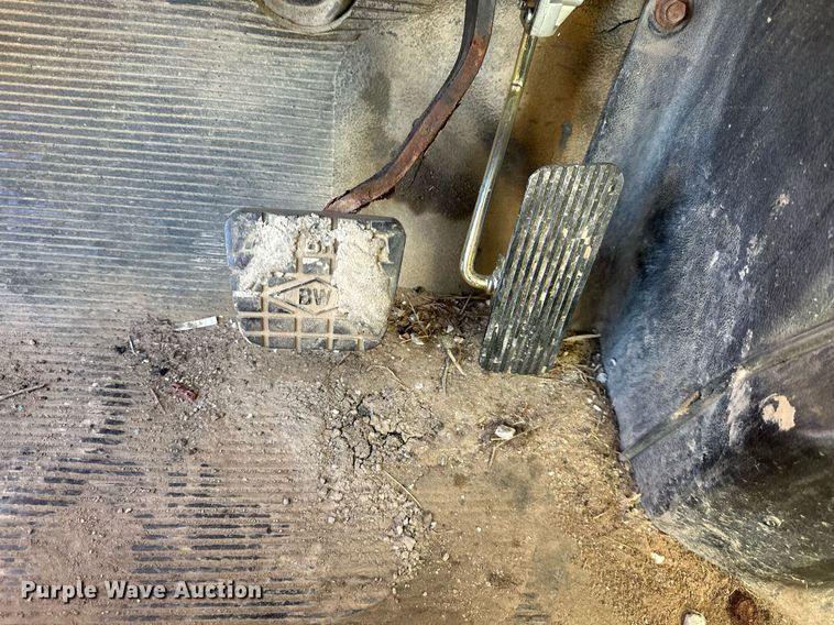 image for item EJ7262 2000 International  4900 dump truck