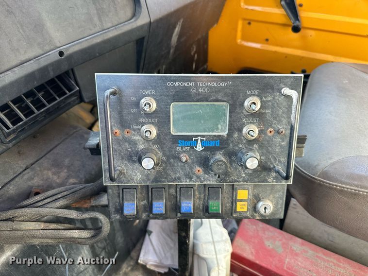 image for item EJ7262 2000 International  4900 dump truck