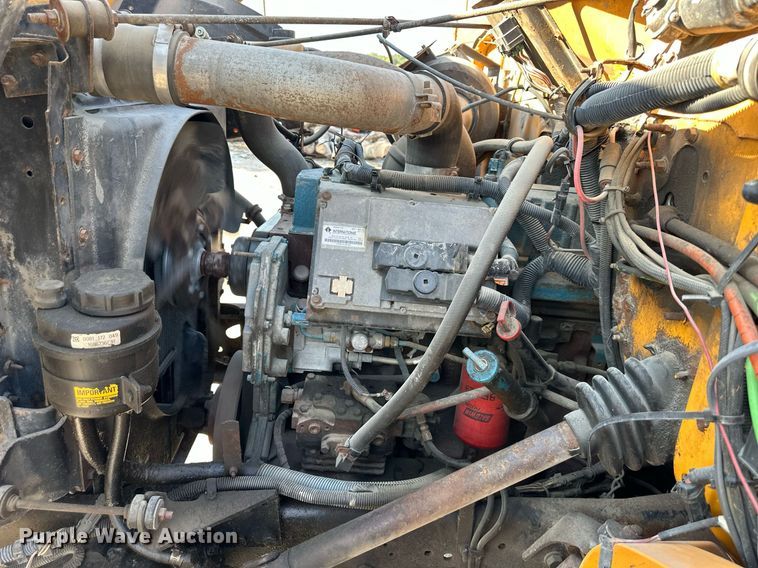 image for item EJ7262 2000 International  4900 dump truck