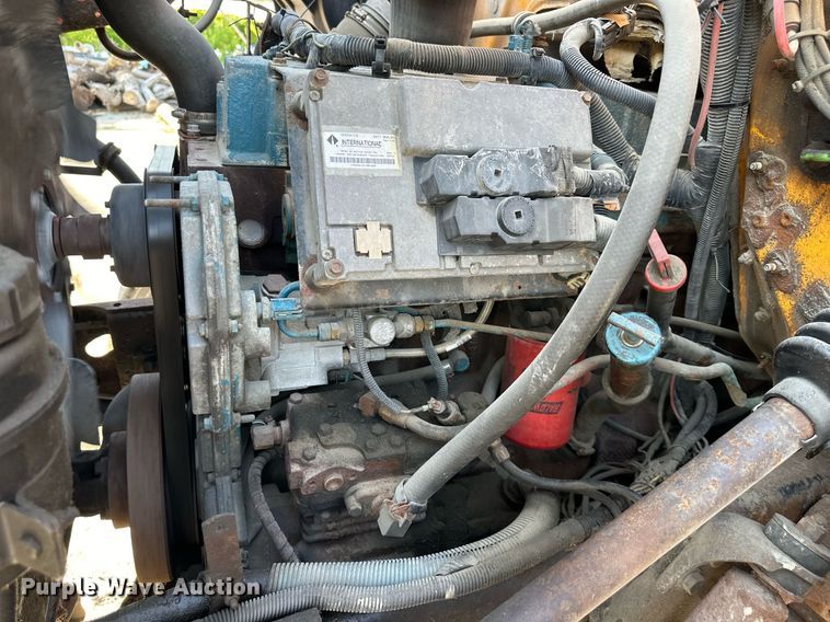 image for item EJ7262 2000 International  4900 dump truck