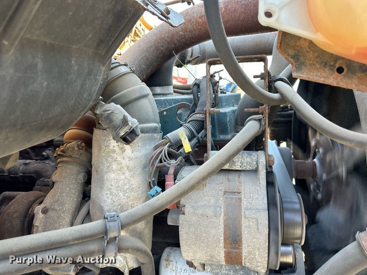 image for item EJ7262 2000 International  4900 dump truck