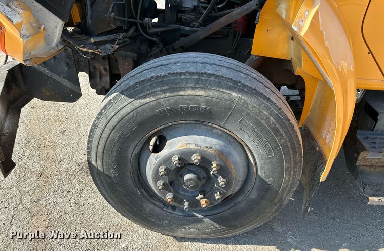 image for item EJ7262 2000 International  4900 dump truck