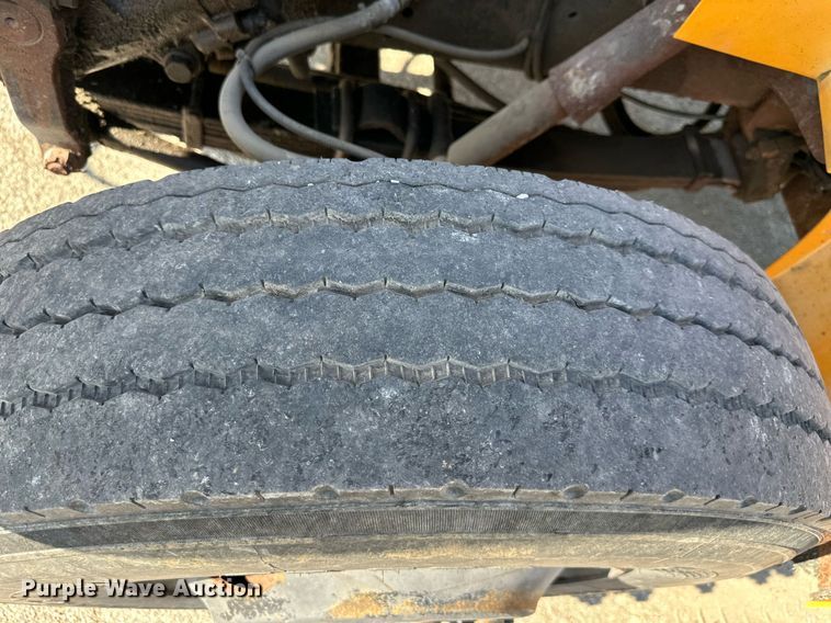 image for item EJ7262 2000 International  4900 dump truck