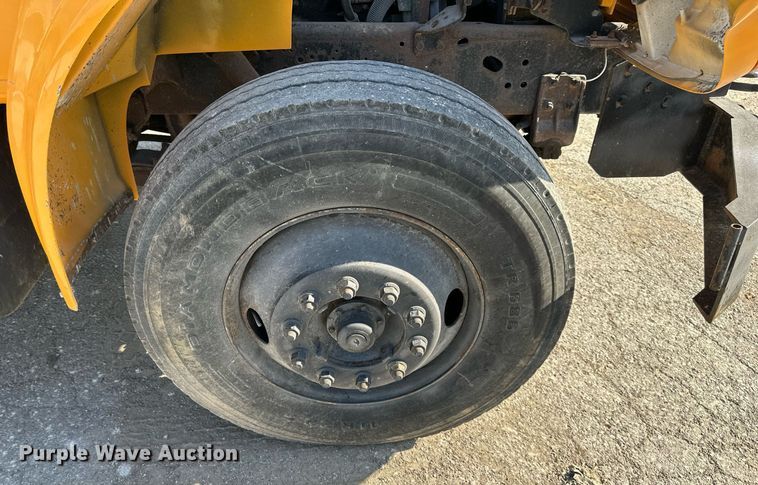 image for item EJ7262 2000 International  4900 dump truck