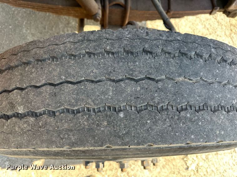 image for item EJ7262 2000 International  4900 dump truck