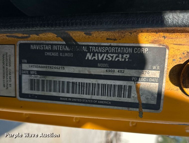 image for item EJ7262 2000 International  4900 dump truck