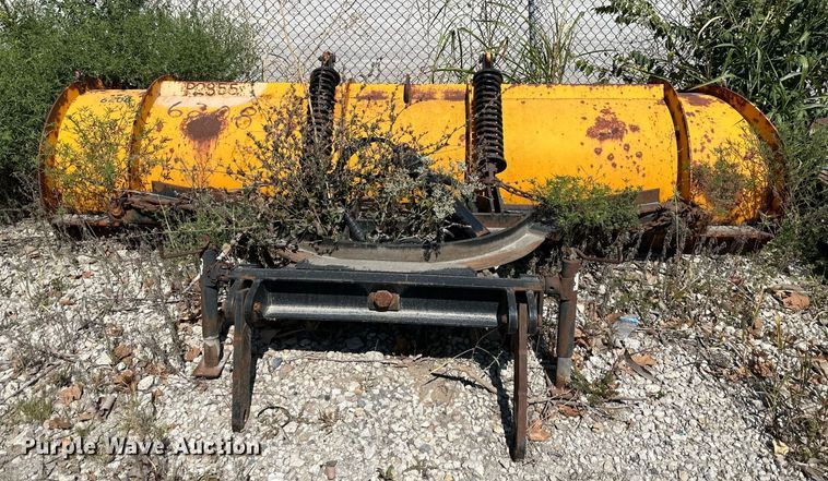 image for item EJ7262 2000 International  4900 dump truck