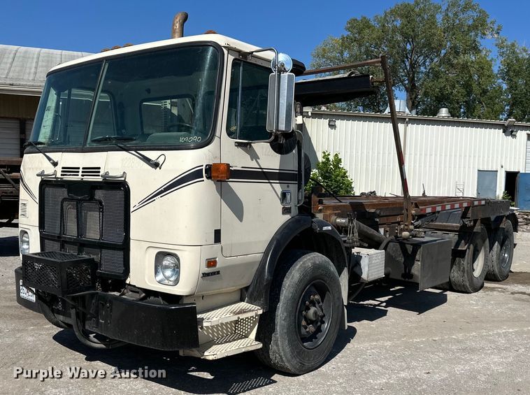 image for item EJ7263 2006 Autocar  WX roll-off container truck