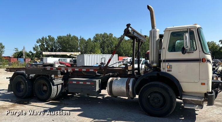 image for item EJ7263 2006 Autocar  WX roll-off container truck