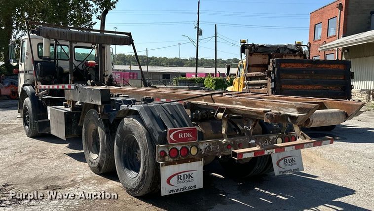 image for item EJ7263 2006 Autocar  WX roll-off container truck