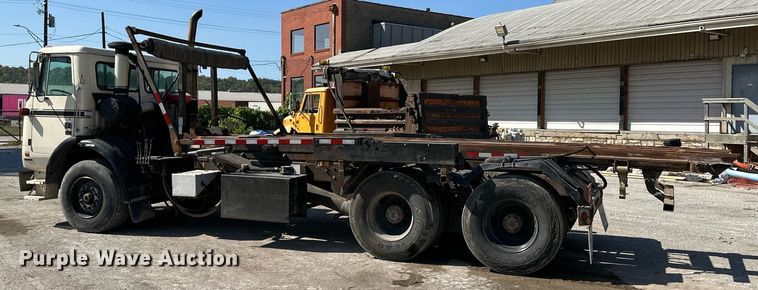 image for item EJ7263 2006 Autocar  WX roll-off container truck