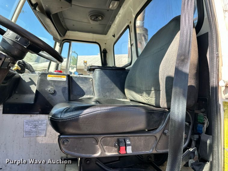 image for item EJ7263 2006 Autocar  WX roll-off container truck