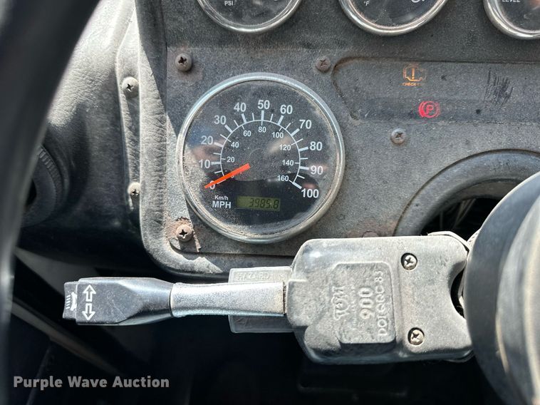 image for item EJ7263 2006 Autocar  WX roll-off container truck