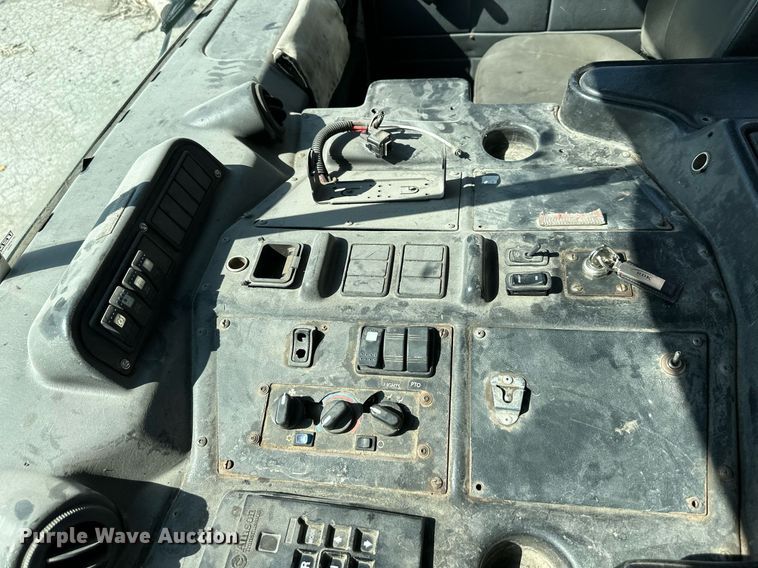 image for item EJ7263 2006 Autocar  WX roll-off container truck