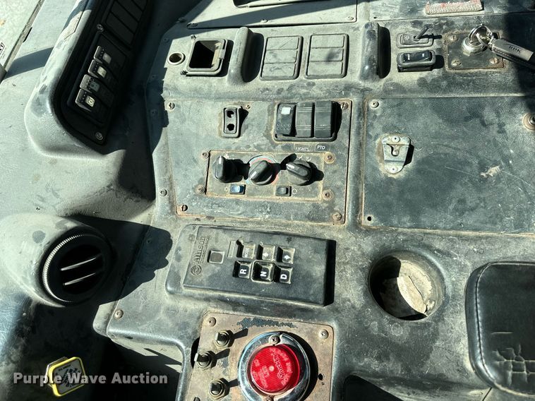 image for item EJ7263 2006 Autocar  WX roll-off container truck