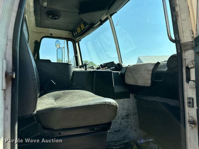 image for item EJ7263 2006 Autocar  WX roll-off container truck