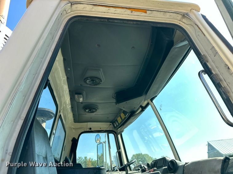 image for item EJ7263 2006 Autocar  WX roll-off container truck