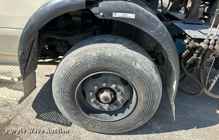 image for item EJ7263 2006 Autocar  WX roll-off container truck