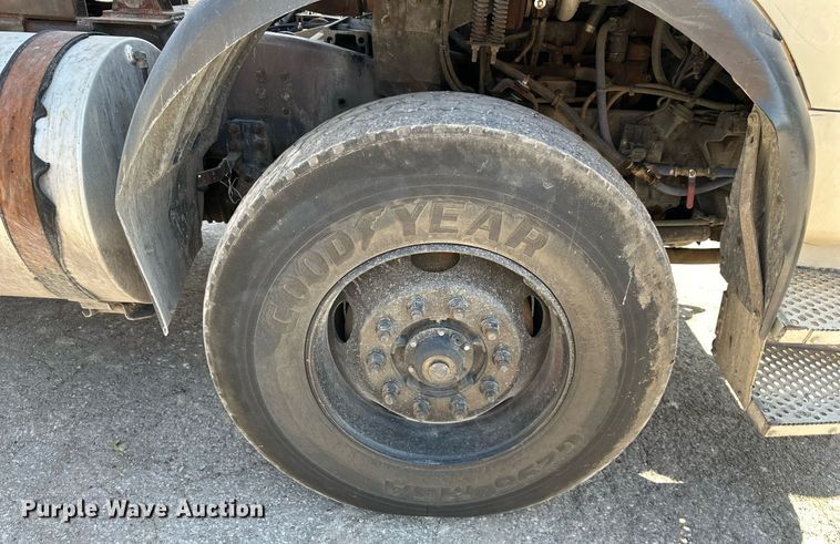 image for item EJ7263 2006 Autocar  WX roll-off container truck