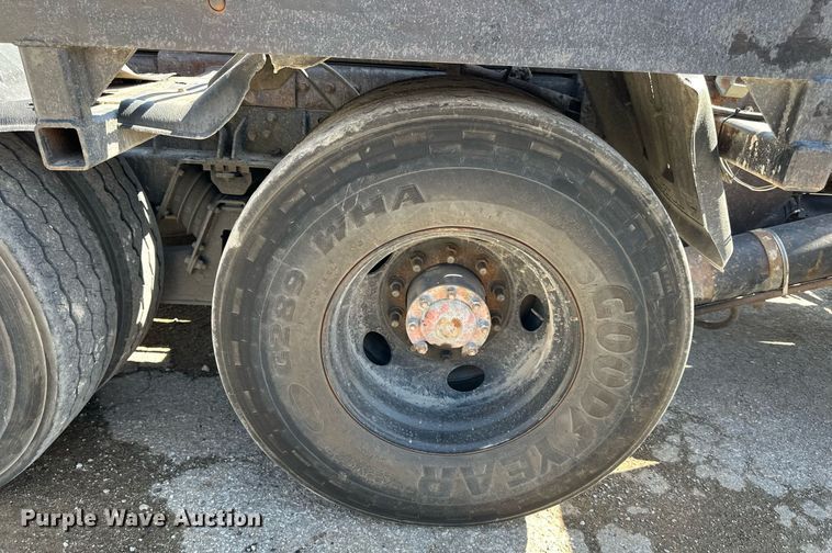 image for item EJ7263 2006 Autocar  WX roll-off container truck