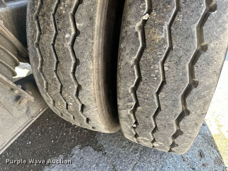 image for item EJ7263 2006 Autocar  WX roll-off container truck