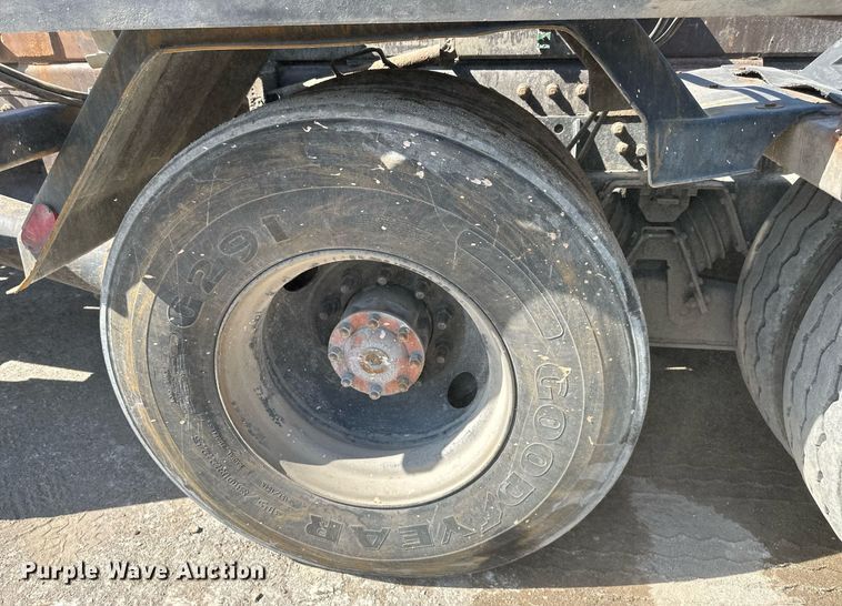 image for item EJ7263 2006 Autocar  WX roll-off container truck