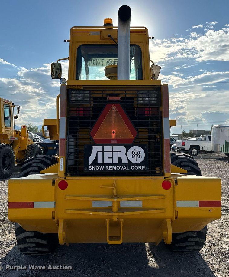 image for item EJ8975 1996 Case 621B wheel loader