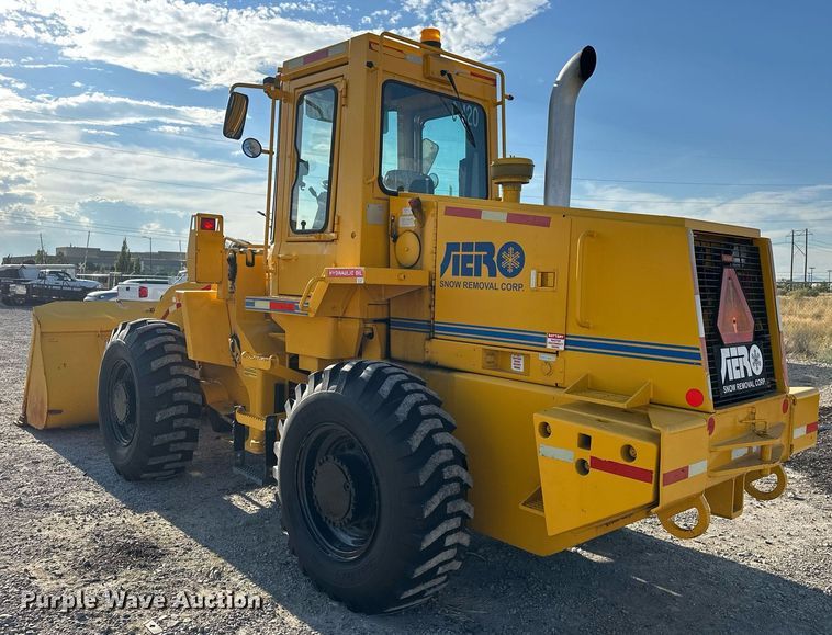 image for item EJ8975 1996 Case 621B wheel loader
