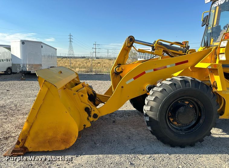image for item EJ8975 1996 Case 621B wheel loader
