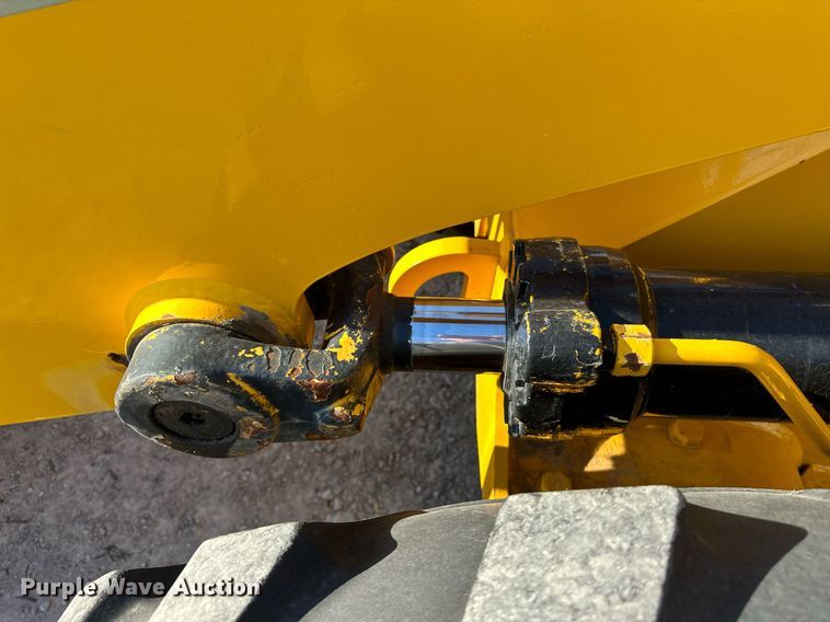 image for item EJ8975 1996 Case 621B wheel loader