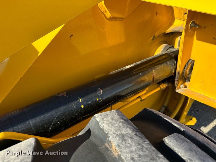 image for item EJ8975 1996 Case 621B wheel loader