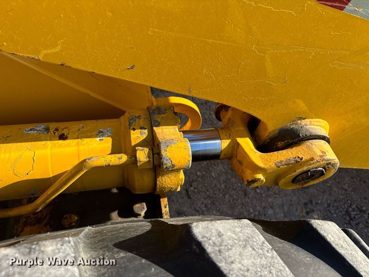 image for item EJ8975 1996 Case 621B wheel loader