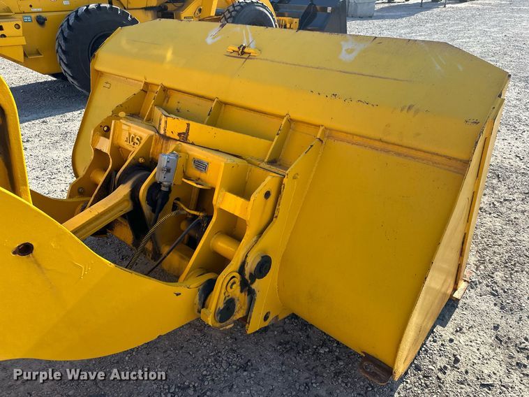 image for item EJ8975 1996 Case 621B wheel loader