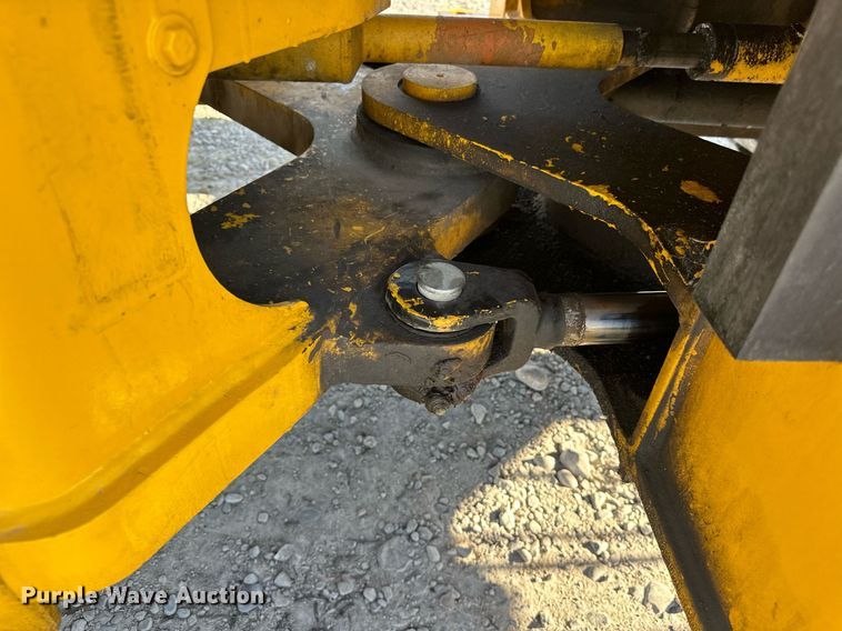 image for item EJ8975 1996 Case 621B wheel loader