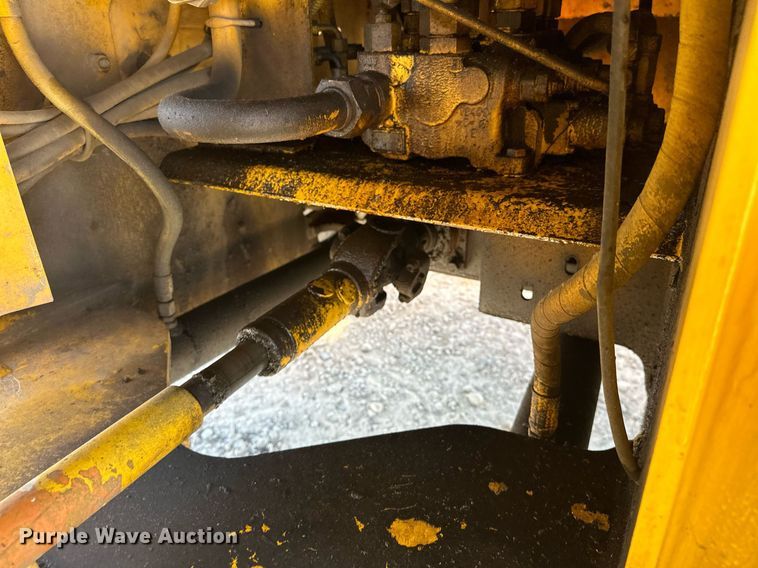 image for item EJ8975 1996 Case 621B wheel loader