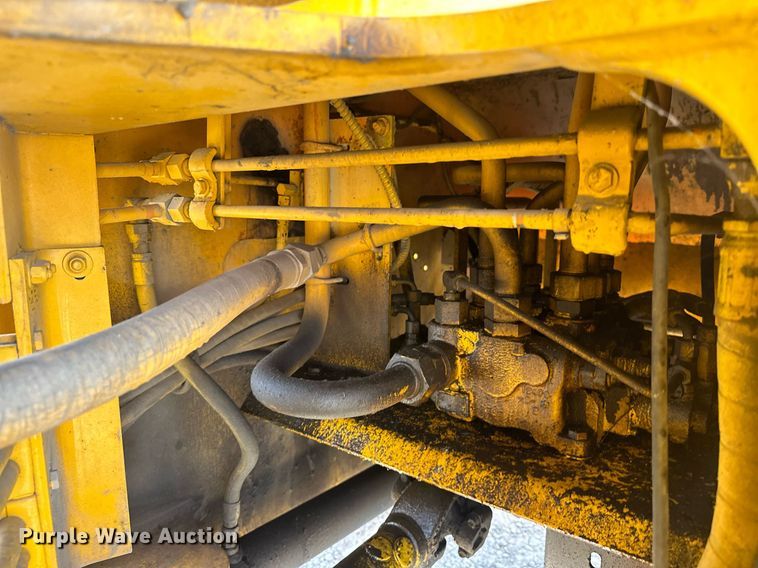 image for item EJ8975 1996 Case 621B wheel loader