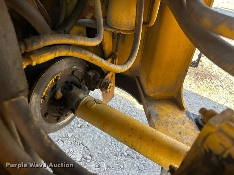 image for item EJ8975 1996 Case 621B wheel loader