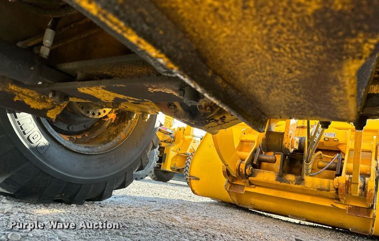 image for item EJ8975 1996 Case 621B wheel loader