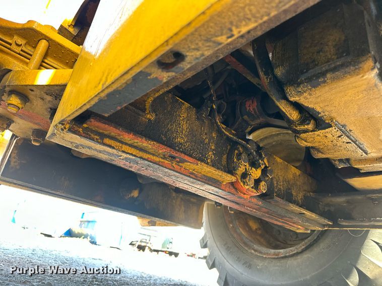 image for item EJ8975 1996 Case 621B wheel loader